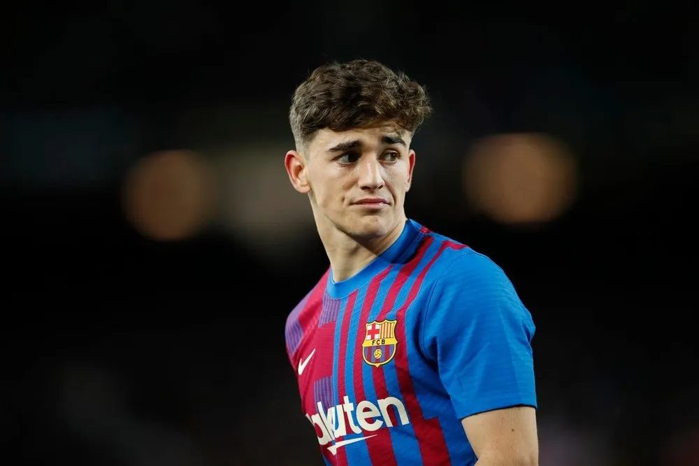 ⚠️ El Barça planea una revolución: Gavi y otros siete jugadores en la cuerda floja