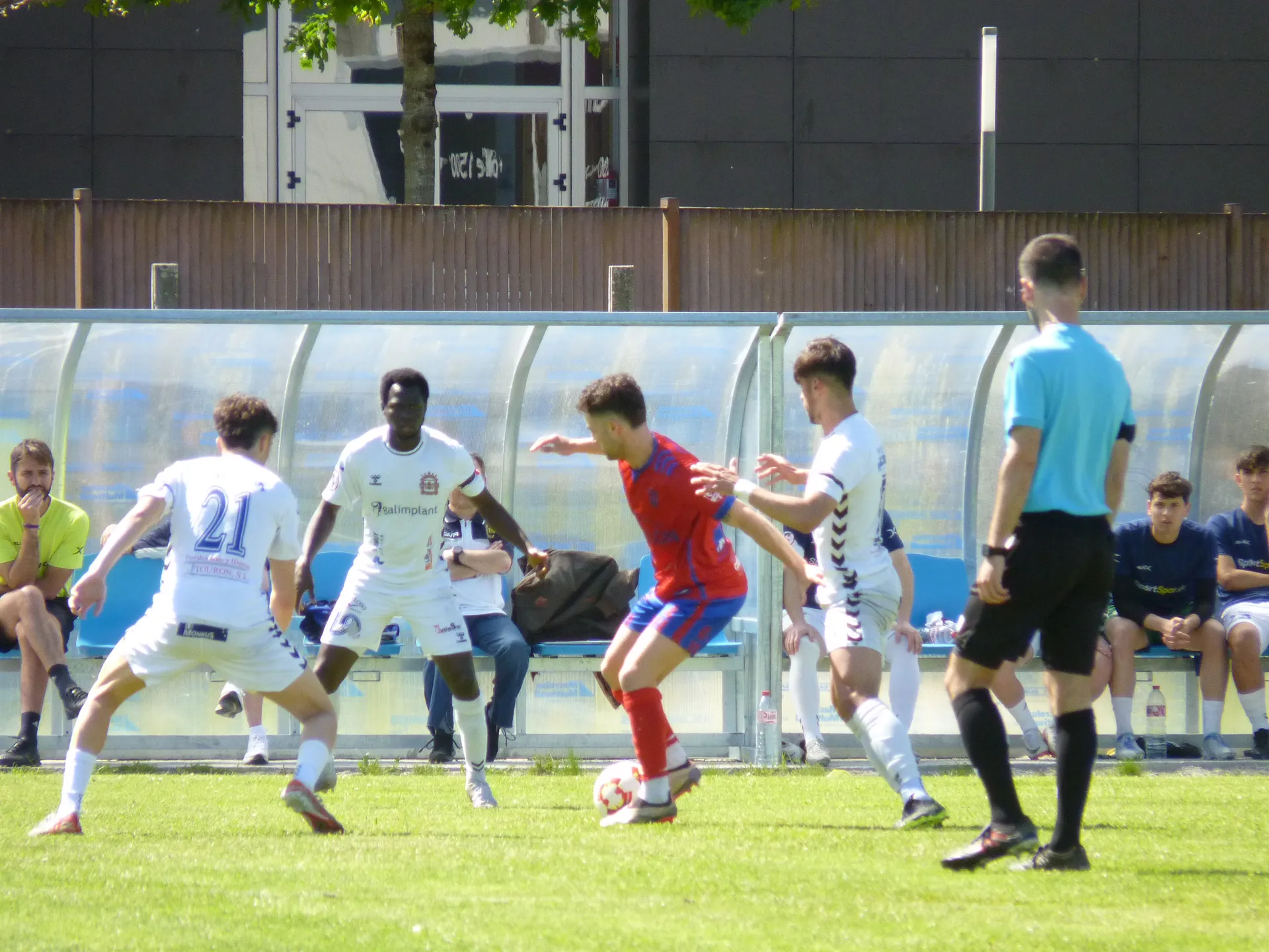 El Betanzos desciende a Preferente al caer en casa contra la Sarriana (2-3)