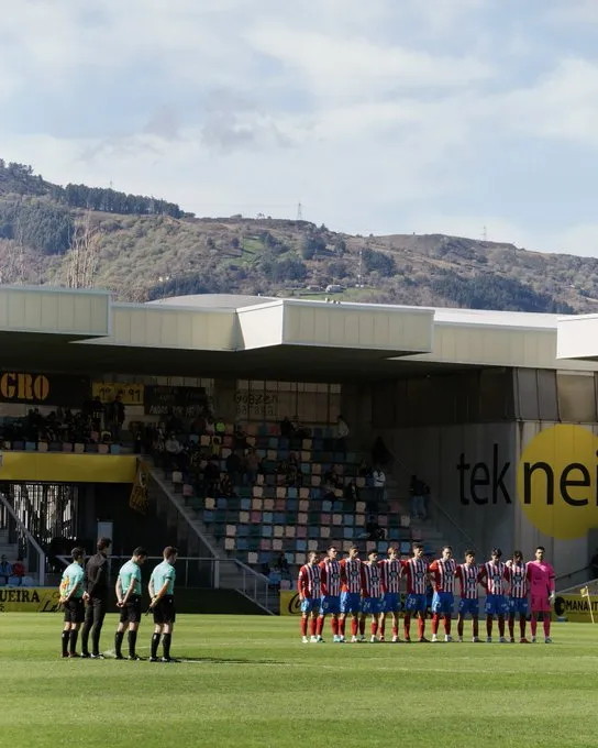 Débacle en Lasesarre: El Lugo se hunde en la tabla tras un fatídico final ante el Barakaldo