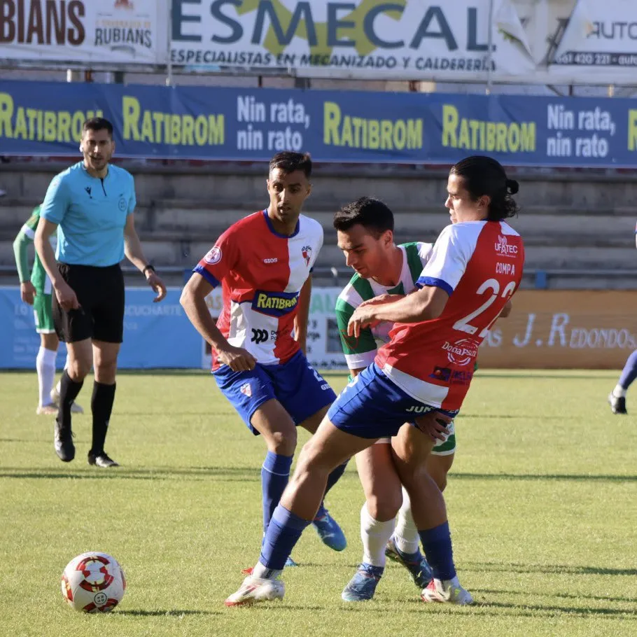 A Lomba se apaga: el Arosa pierde ante el Somozas y ve como se esfuman sus opciones de playoff