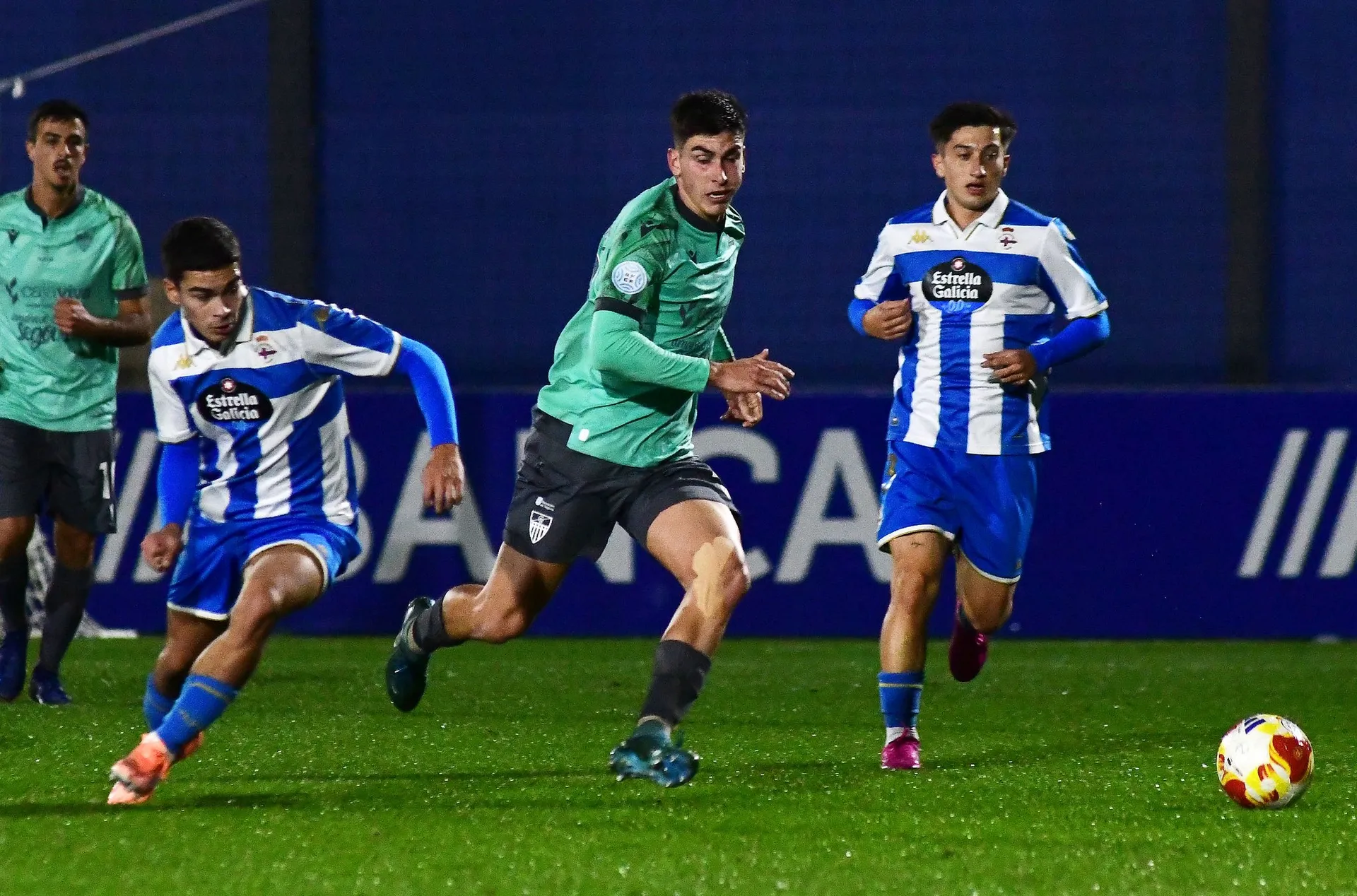 0-1 | El Fabril se deja el alma, pero el muro del líder vuelve a ser infranqueable ⚽🔥