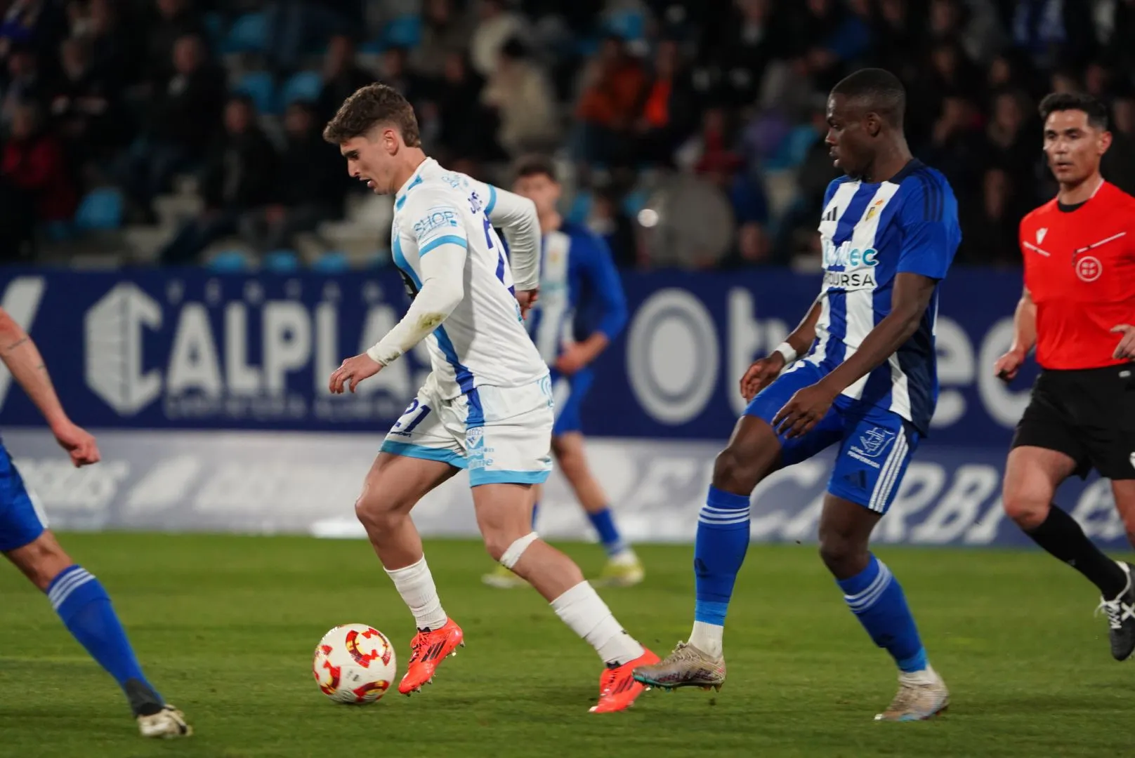 El Ourense CF cae en El Toralín entre la polémica y la eficacia de la Ponferradina