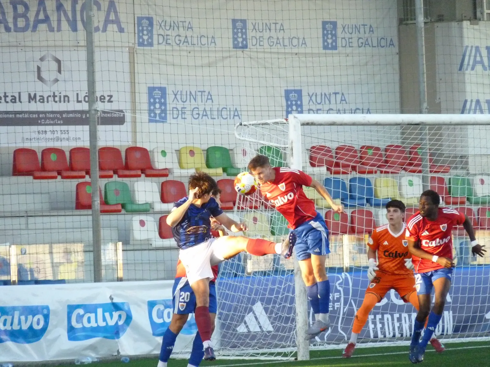 ⚽️ Un cabezazo de Fito mete al Bergantiños en cuartos ante un Estradense heroico