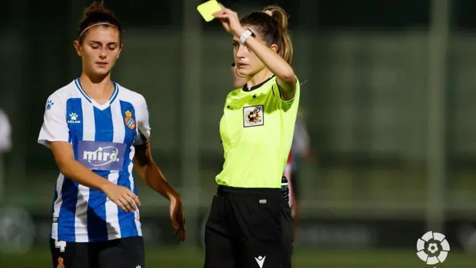 🔥 La Jornada 12 de la Liga F llega cargada de tensión: arbitrajes de alto voltaje y varios duelos que prometen chispas ⚡