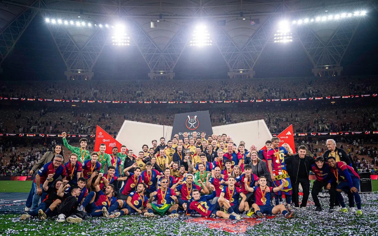 ¡Barça Campeón! Pero la Revolución de Flick No Se Detiene: Salidas, Fichajes y la Nueva Era Azulgrana