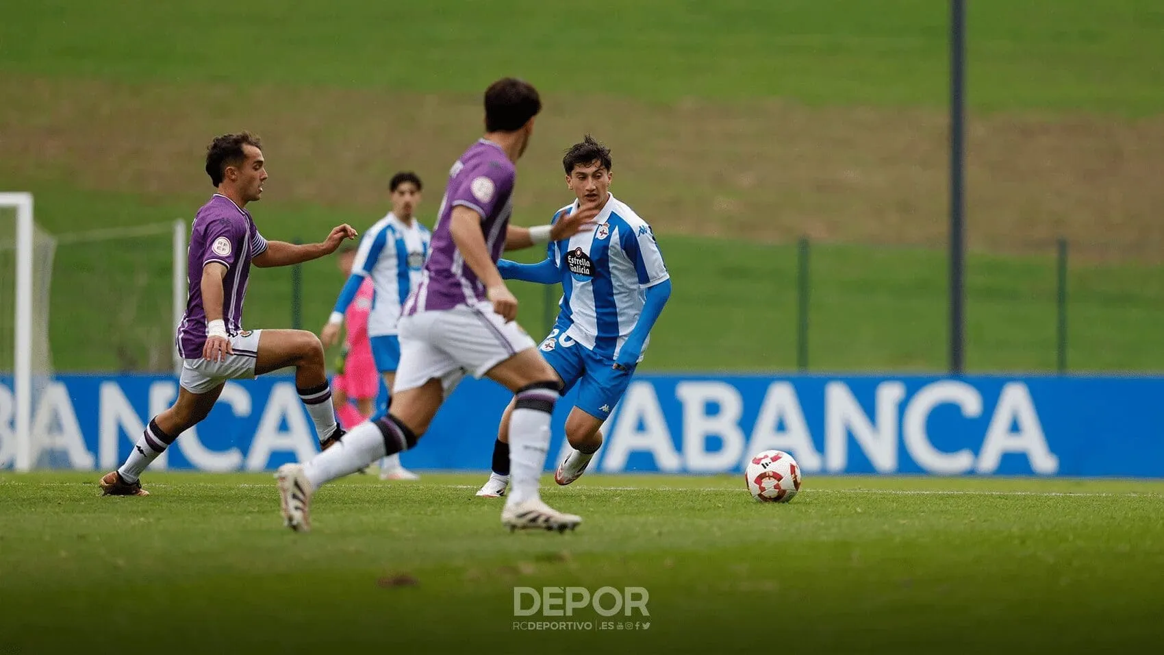 "El Fabril saca garra y resiste con diez ante el Valladolid Promesas: un punto con sabor a victoria"
