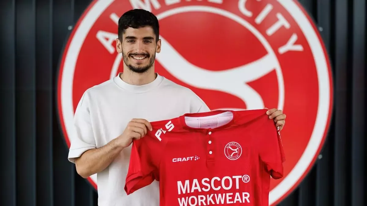 🧠 Visión, gol y experiencia internacional: Pascu aterriza en A Malata ✈️