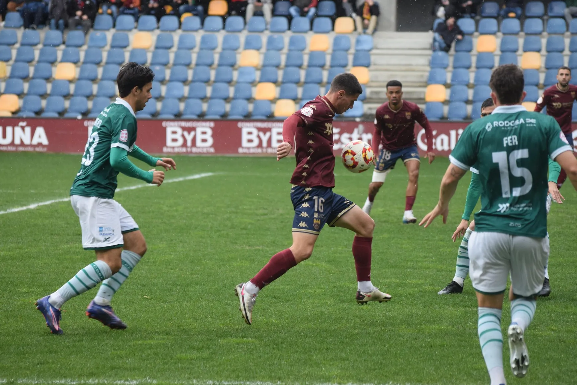 El Pontevedra hace los deberes en Pasarón y da un paso de gigante hacia el ascenso (1-0)