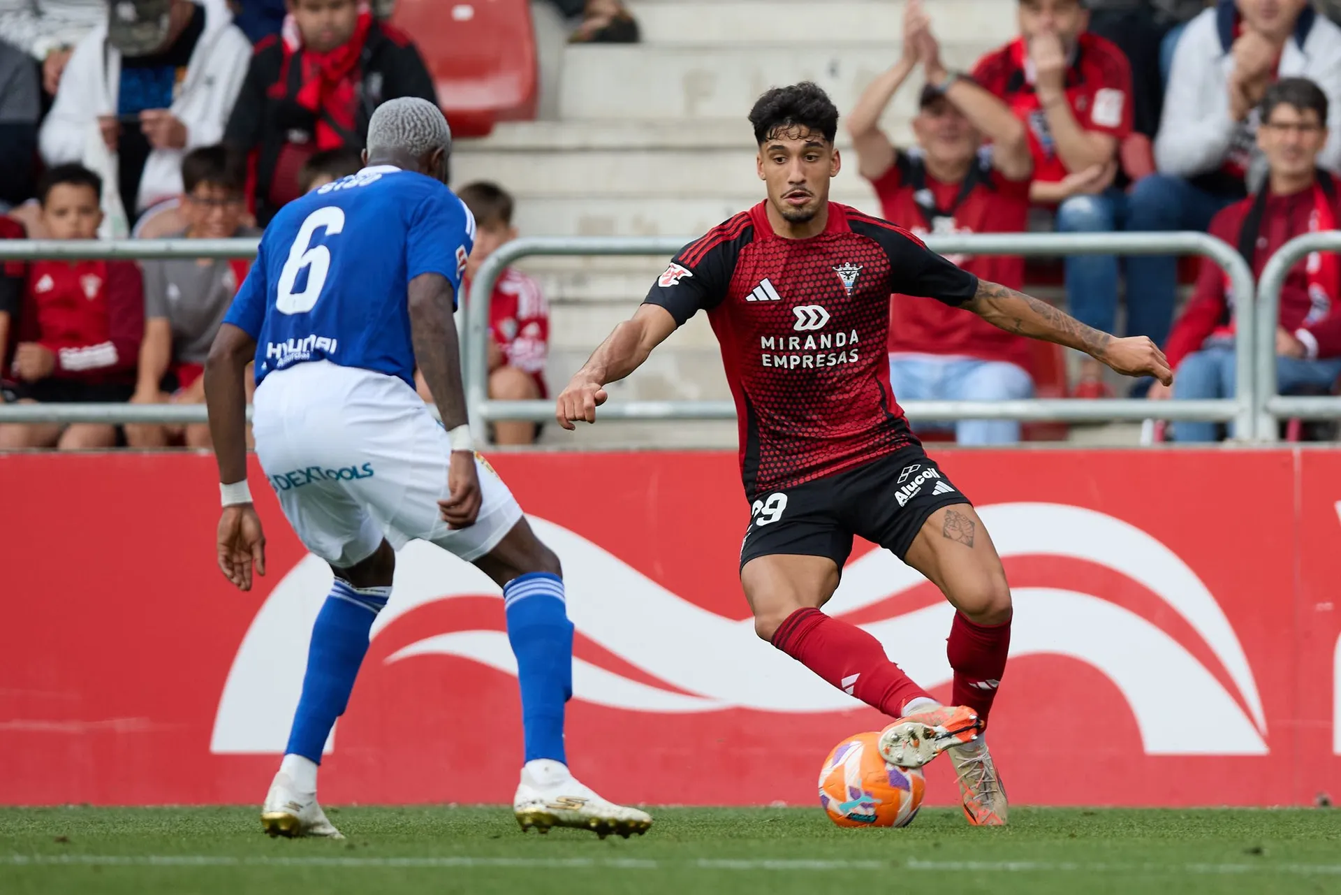 ⚽ El Mirandés toma ventaja en la final por el ascenso: 1-0 al Oviedo 🔴🔵