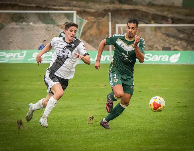💪 Punto de coraje en el Príncipe Felipe: el Ourense CF resiste y frena al Cacereño ⚪🔴