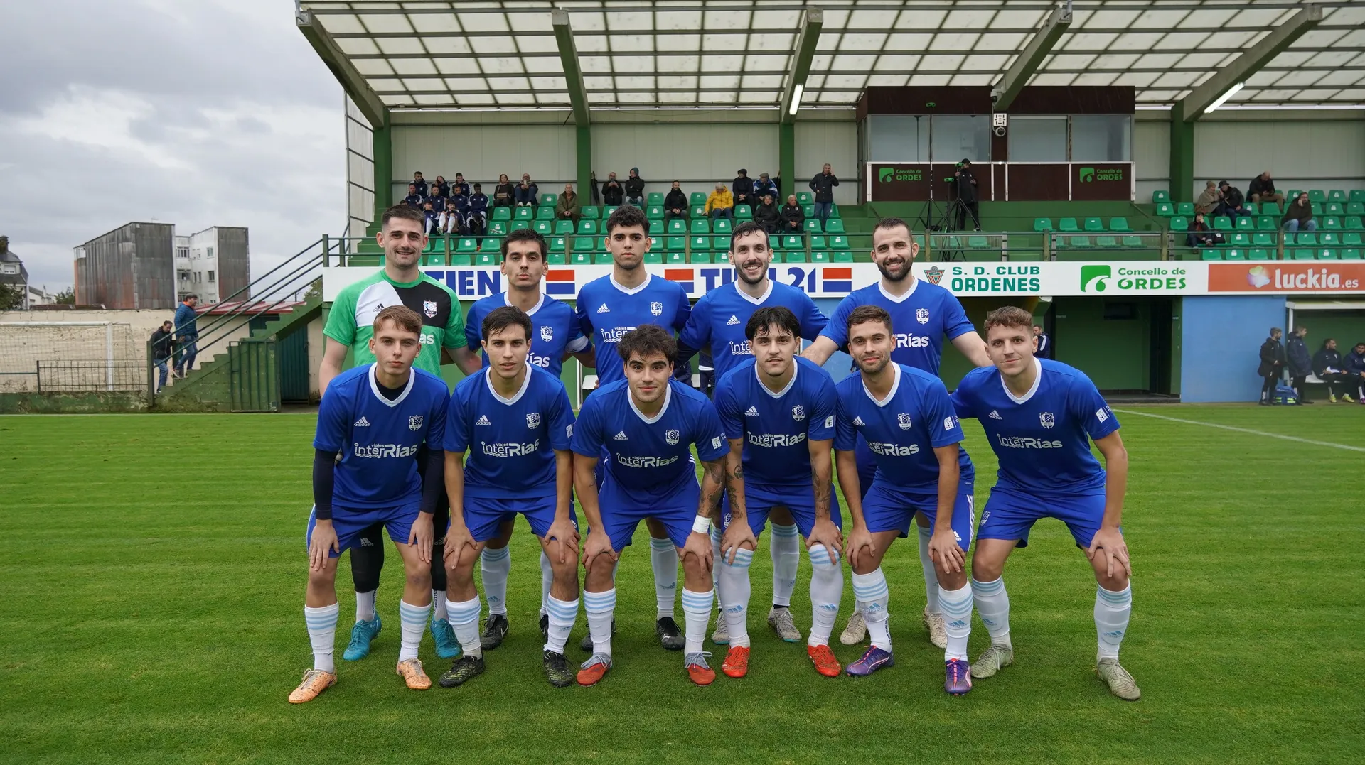 Galicia impone su ley en Ordes: victoria sólida ante el Compostela (2-0)