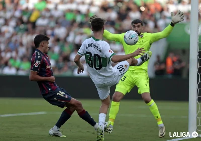 Rafa Mir resucita y Mendoza deslumbra: el Elche pasa por encima de un Levante sin alma⚽😱