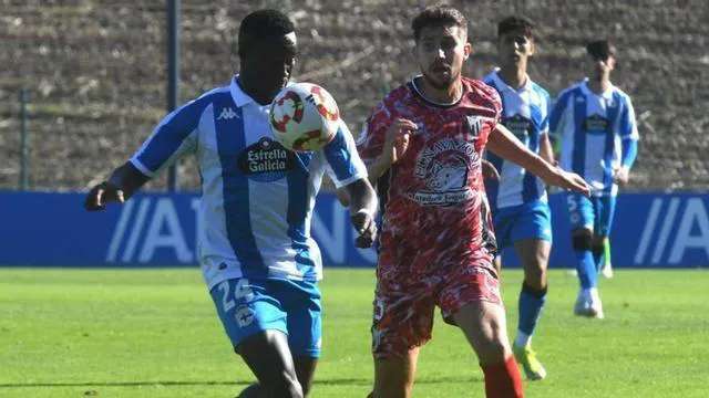 El Deportivo blinda hasta 2030 a Bil Nsongo, el ‘9’ que se ganó Primera a base de goles