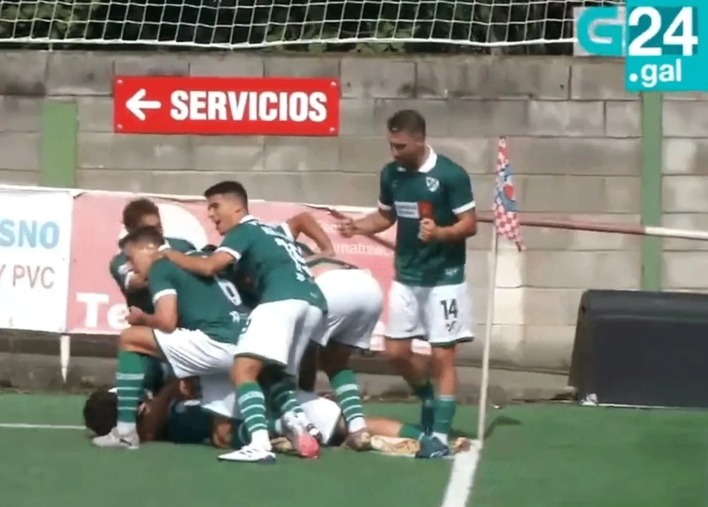 Coruxo remonta en el tiempo añadido y sella una agónica victoria en Llanera (1-2)