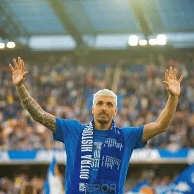 ¡Ximo Navarro se queda! El defensor renueva con el Deportivo hasta 2025