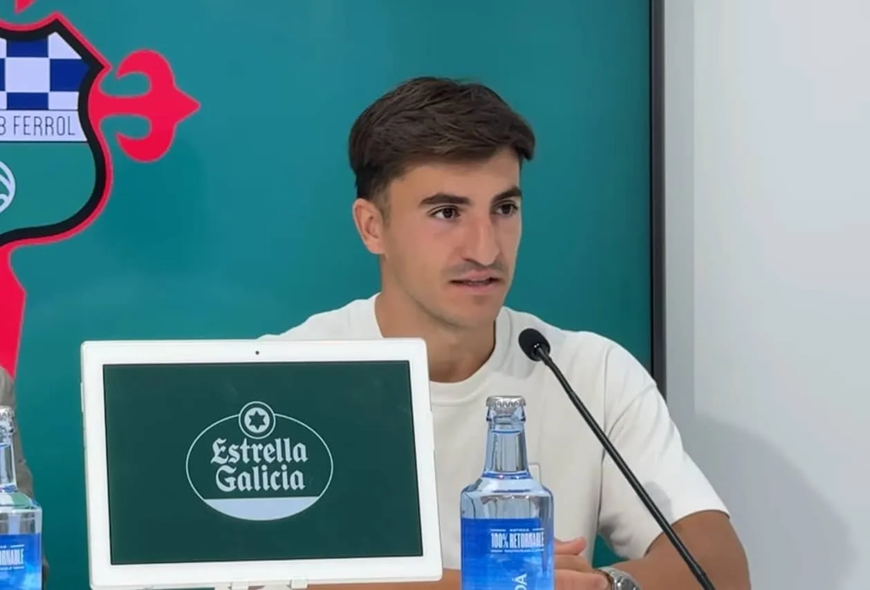 Aitor Buñuel fue presentado con el Racing: "Es un club familiar, pero que está en estado de crecimiento"
