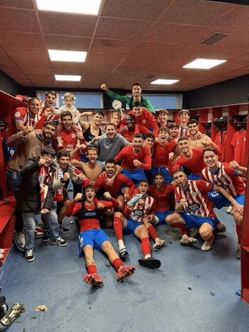 El Lugo triunfa con suspense en un derbi gallego que se decide en el último suspiro (1-0)