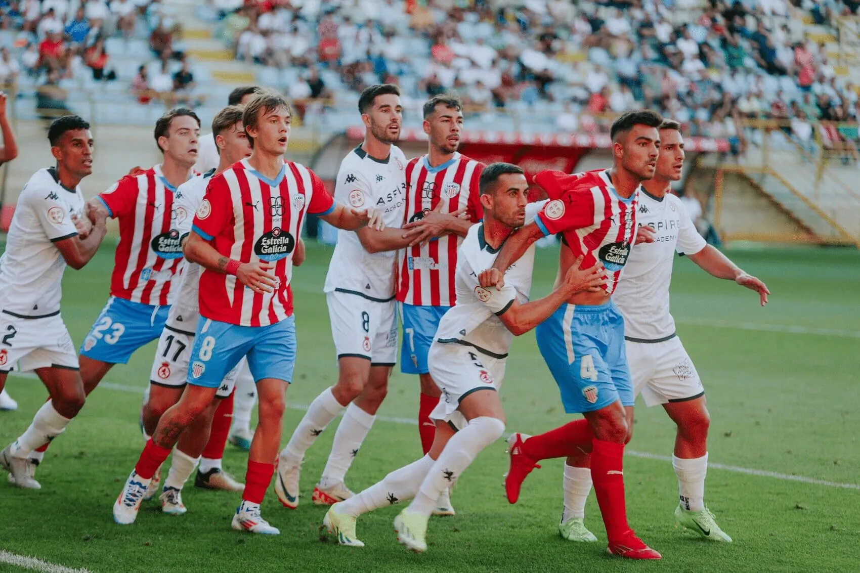 El CD Lugo se estrella contra la falta de acierto y cae frente a la Cultural Leonesa (2-0)