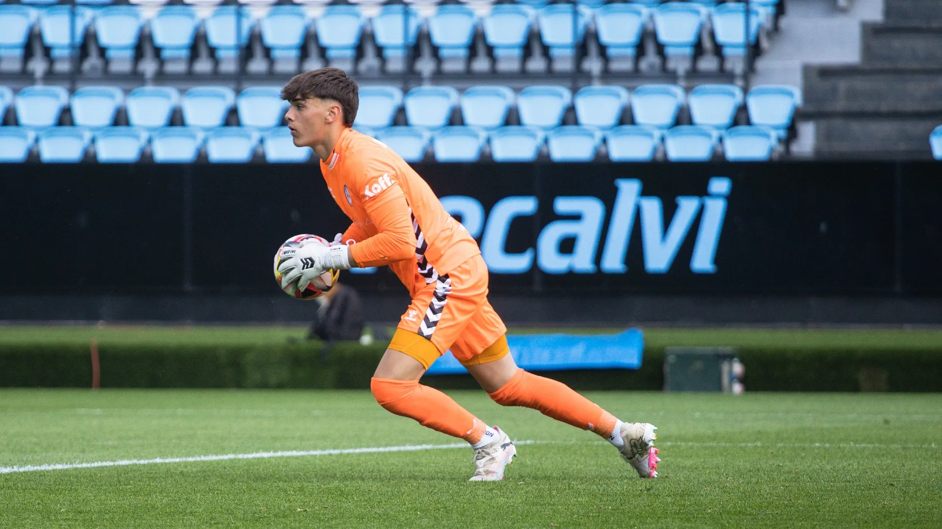 🧤¡Nuevo muro en A Malata! César Fernández llega al Racing para adueñarse de los tres palos 🟢⚪