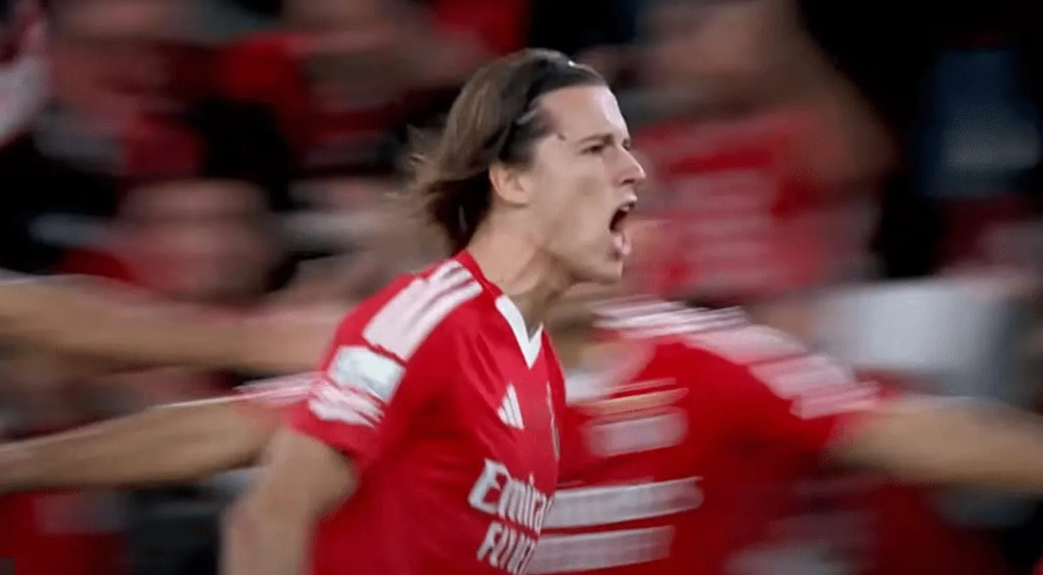 Álvaro Carreras brilla en el clásico portugués: Gol decisivo en la victoria del Benfica sobre el Oporto