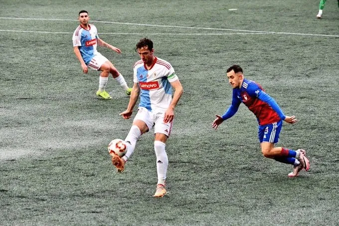 El “Compos” mejora su imagen pero cae ante el Langreo