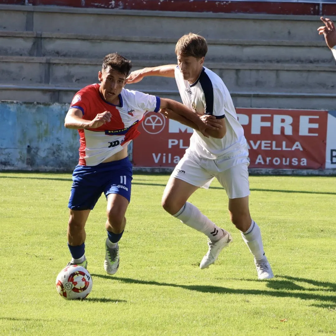 La Sarriana estropea el estreno del Arosa de Michel Alonso